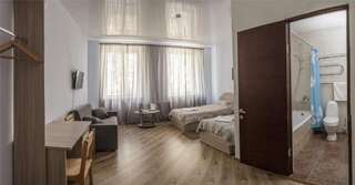 Гостиница Первый Поезд Йошкар-Ола Улучшенный двухместный номер с 2 отдельными кроватями и диваном-кроватью-1